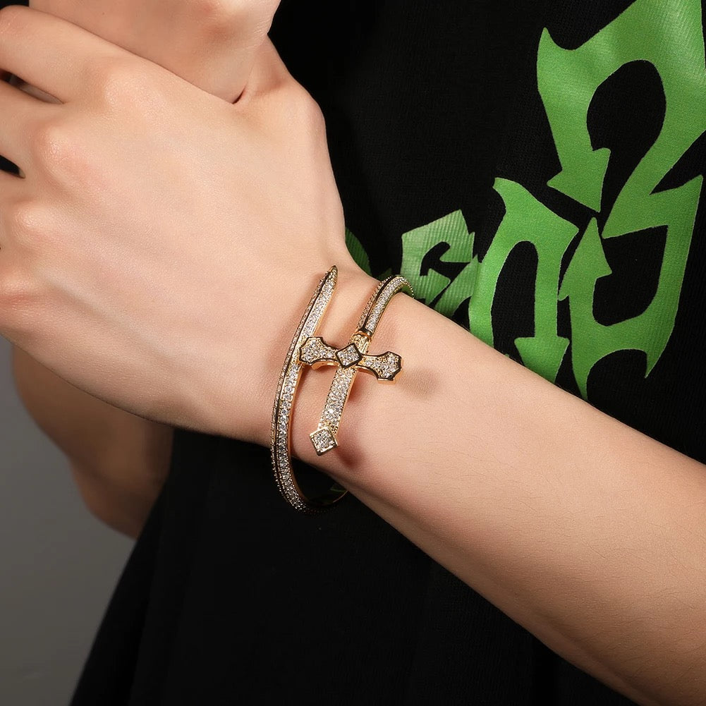 CROSS BANGLE